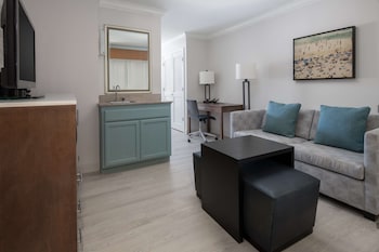 Suite, Multiple Beds, Non Smoking, Refrigerator & Microwave