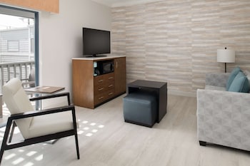 Suite, 1 King Bed, Non Smoking, Balcony
