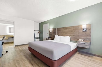 Room, 1 King Bed, Accessible, Smoking