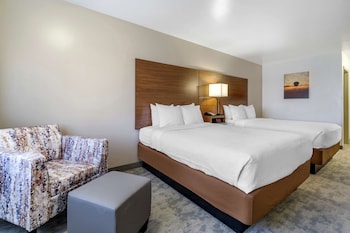 Standard Room, 2 Queen Beds, Patio, Poolside