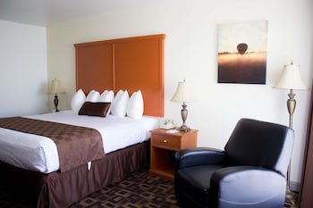 Standard Room, 1 King Bed, Non Smoking, Refrigerator & Microwave
