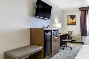 Suite, 1 King Bed, Non Smoking, Jetted Tub (Living Room)