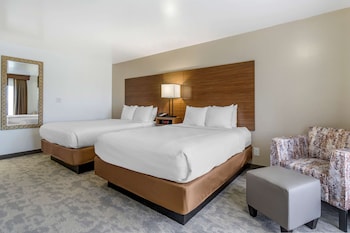 Standard Room, 2 Queen Beds, Patio, Poolside