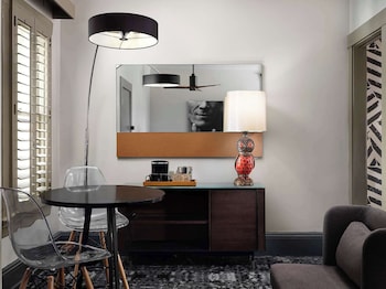 Junior Suite, 1 King Bed, Accessible (Mobility & Hearing, Roll-in Shower)
