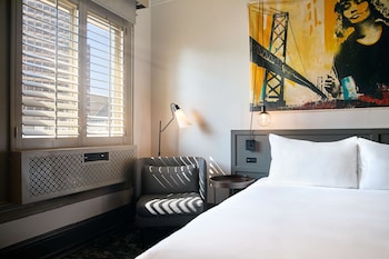Room, 1 King Bed, Accessible (Mobility, Hearing, Roll-In Shower)