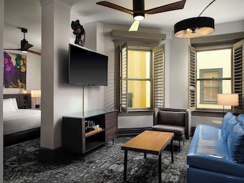 Junior Suite, 1 King Bed with Sofa bed