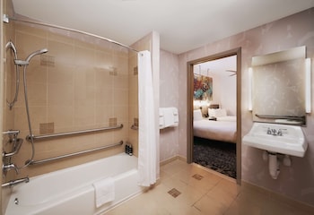 Room, 2 Queen Beds, Accessible, Bathtub (Mobility, Hearing)