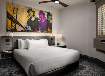 Junior Suite, 1 King Bed, Accessible (Mobility & Hearing, Roll-in Shower)