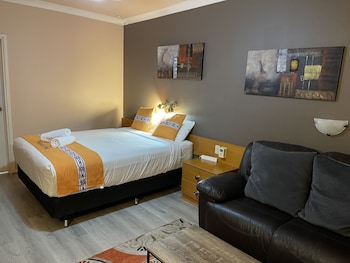 Queen Spa Room