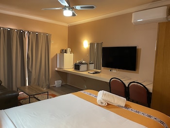 Queen Spa Room