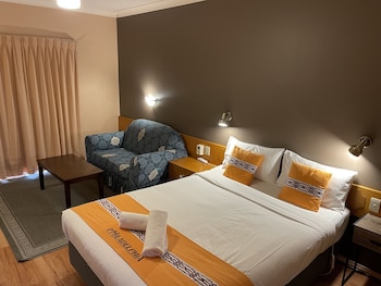 Standard Room, 1 Queen Bed