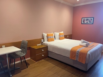 Standard Room, 1 Queen Bed, Pets Allowed