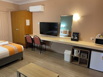 Economy Queen Room