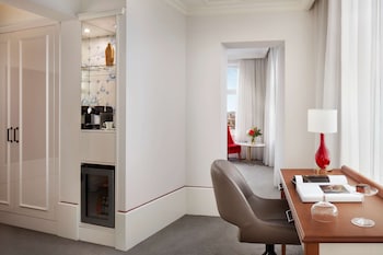 Canal View Suite