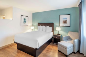 Standard Room, 1 Queen Bed, Accessible, Bathtub