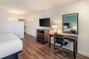 Standard Room, 1 Queen Bed, Accessible, Bathtub