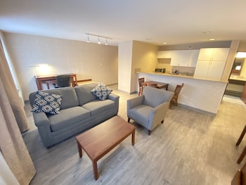 Suite, 2 Bedrooms (Spacious)