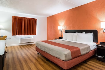 Deluxe Room, 1 Queen Bed, Non Smoking, Hot Tub