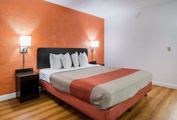 Deluxe Room, 1 Queen Bed, Non Smoking, Hot Tub