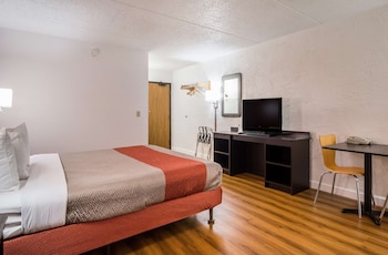Deluxe Room, 1 Queen Bed, Non Smoking, Hot Tub