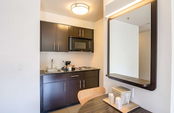 Standard Room, Multiple Beds, Non Smoking