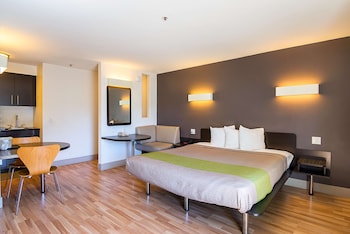 Standard Room, 1 Queen Bed, Non Smoking
