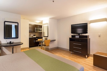 Deluxe Room, 1 Queen Bed, Accessible, Non Smoking