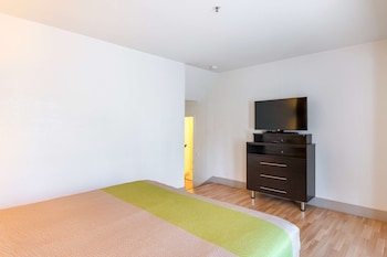 Deluxe Room, 1 Queen Bed, Accessible, Non Smoking