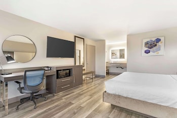 Standard Room, 1 King Bed, Non Smoking (Oversized Room)