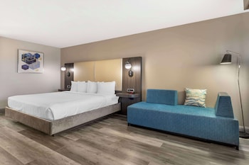 Standard Room, 1 King Bed, Non Smoking (Oversized Room)