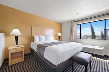 Suite, 1 King Bed, Non Smoking (Oversized Room;with Sofabed)