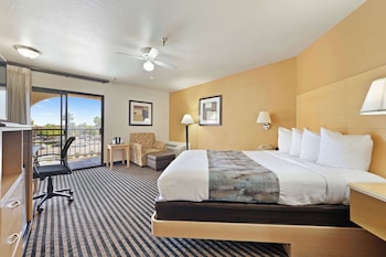 Suite, 1 Queen Bed, Non Smoking, Balcony