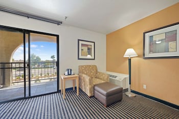 Suite, 1 Queen Bed, Non Smoking, Balcony