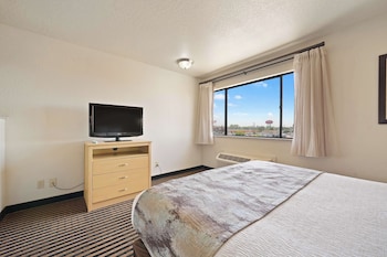 Standard Room, 1 Queen Bed, Accessible, Non Smoking (with Sofabed)