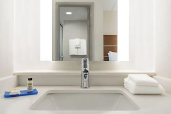 Standard Room, 1 King Bed, Accessible Bathtub (Communications, Mobility)