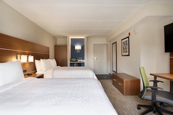 Room, 2 Queen Beds, Roll-in Shower (Communications, Mobility Accessible)
