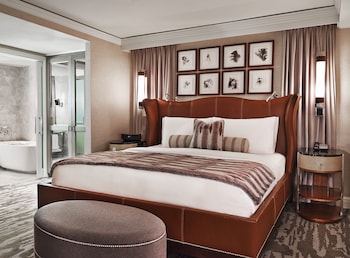 Junior Suite, 1 King Bed with Sofa bed