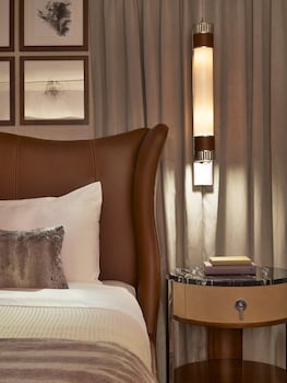 Grand Deluxe Room, 1 King, Mountain View