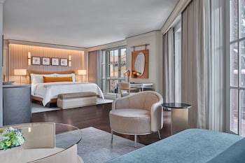 Junior Suite, 1 King Bed with Sofa bed