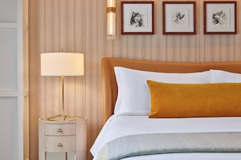 Deluxe Room, 1 King Bed, Fireplace (Mobility Accessible, Roll-In Shower)