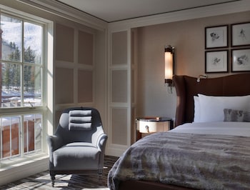 Grand Deluxe Room, 1 King, Mountain View