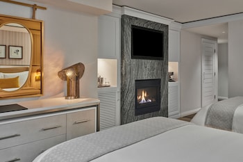 Deluxe Room, 2 Double Beds, Fireplace