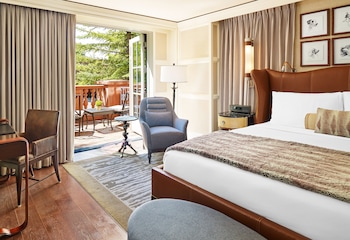 Deluxe Room, 1 King Bed, Patio