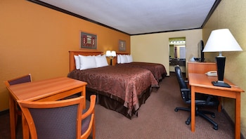 Standard Quadruple Room, Multiple Beds, Non Smoking, Refrigerator & Microwave (Sofa)