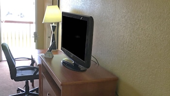 Standard Room, 1 King Bed, Smoking, Refrigerator & Microwave