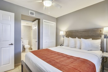 Deluxe Room, 1 Queen Bed with Sofa bed, Ocean View (Signature 1 Bedroom Partial OV Suite)