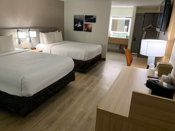 Standard Room, 2 Queen Beds, Non Smoking, Stadium View