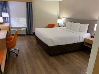 Standard Room, 1 King Bed, Non Smoking, Stadium View