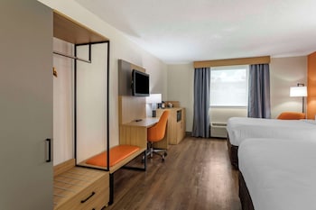 Standard Room, 2 Queen Beds, Non Smoking, Stadium View