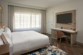 Deluxe Room, 1 King Bed with Sofa bed